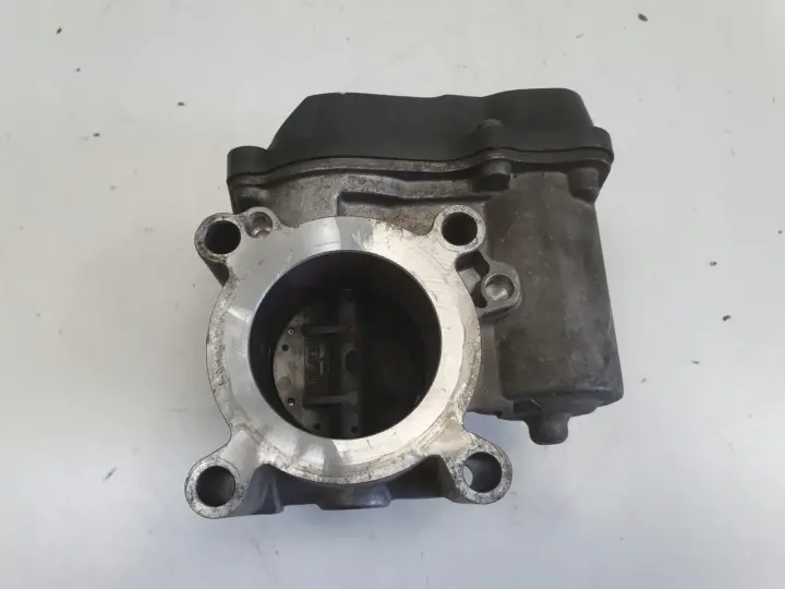 VW Fox 1.2 6V PRZEPUSTNICA 03D133062E