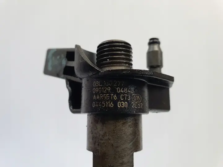 Audi A4 B8 2.0 TDI WTRYSKIWACZ wtrysk 03L130277 0445116030