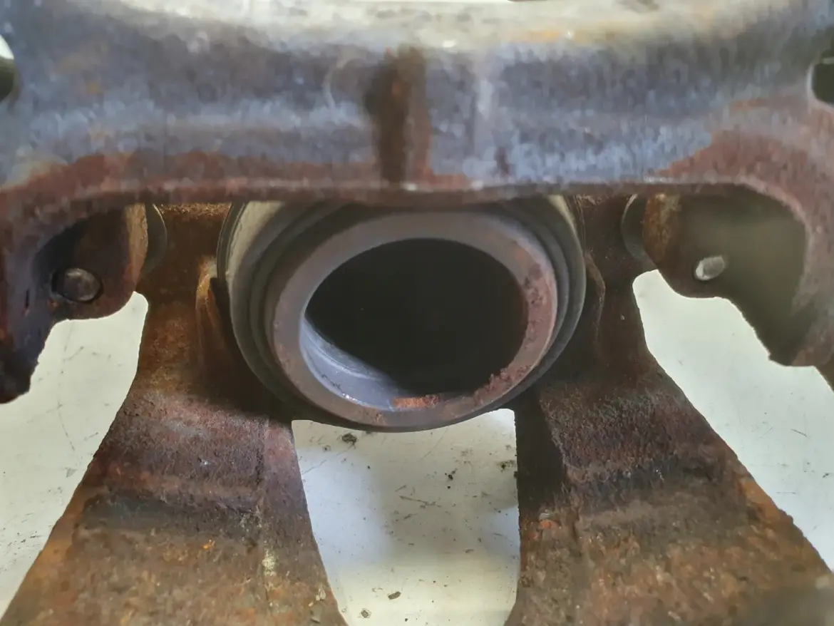 Renault Clio V LEWY PRZEDNI ZACISK HAMULCOWY przód KIEROWCY 368