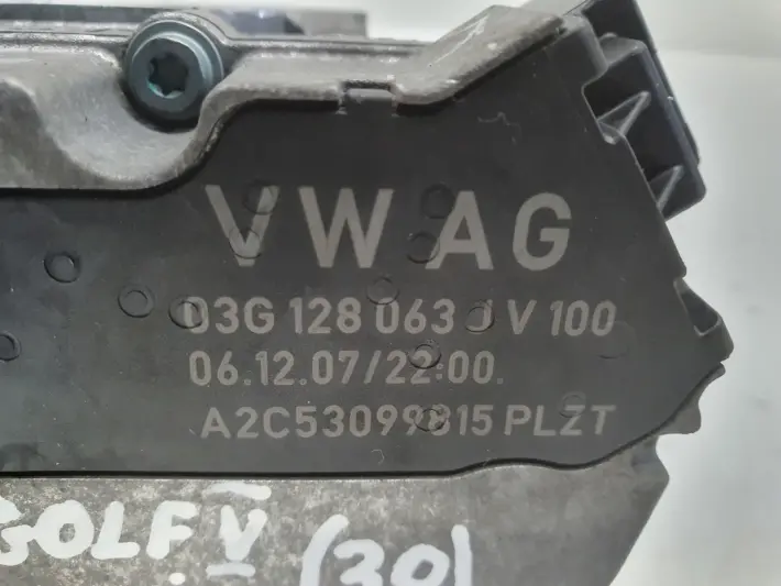 VW Golf V 1.9 TDI PRZEPUSTNICA 03G128063J