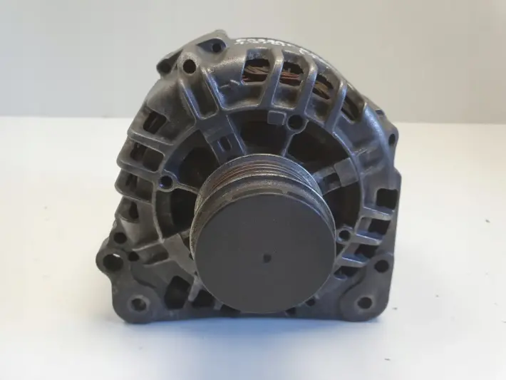 VW Passat B5 Audi A4 B5 1.9 TDI ALTERNATOR Valeo 028903031A 120A