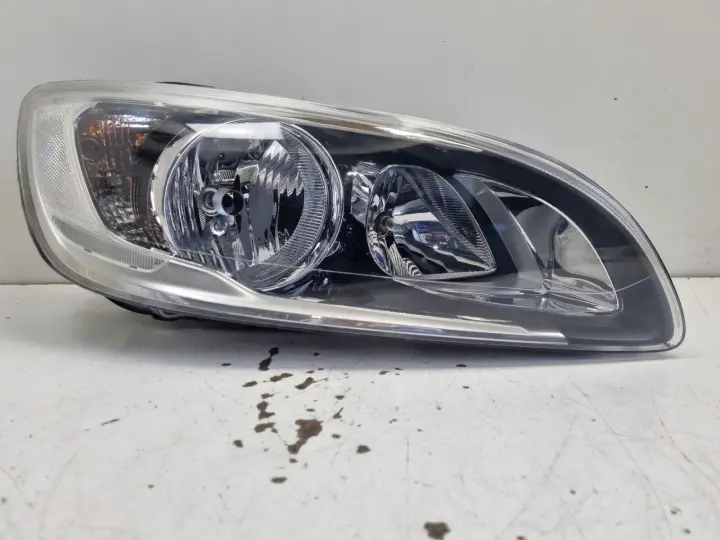 Volvo XC60 13-17r LIFT PRZEDNIA LAMPA PRAWA PRAWY PRZÓD LED europa