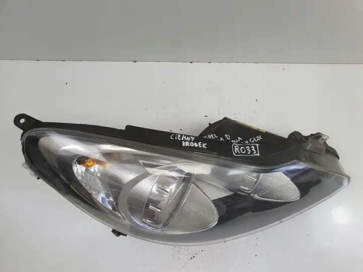 Opel Corsa D PRZEDNIA LAMPA PRAWA prawy przód anglik Ciemny klosz 13217456