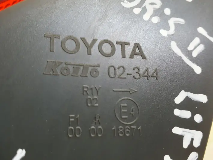 Toyota Auris II lift HB TYLNA LAMPA LEWA lewy tył kierowcy w klapę 02-344