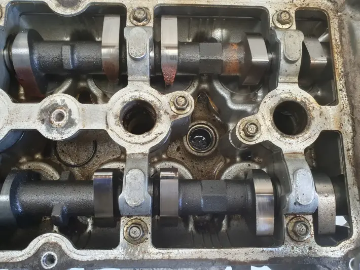Nissan Qashqai 2.0 16V GŁOWICA CYLINDRÓW wałki