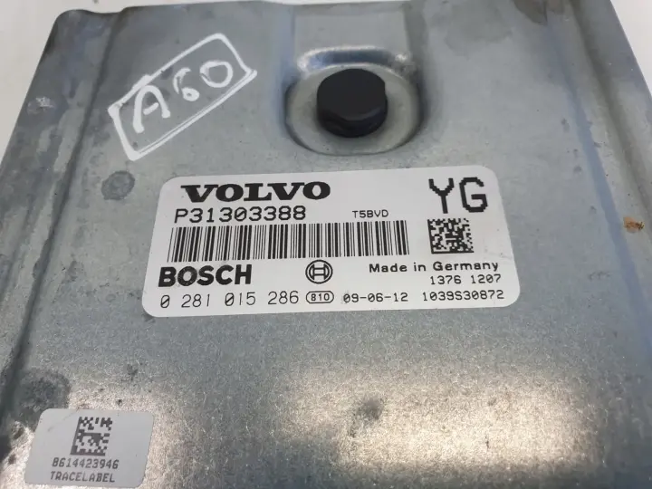 Volvo XC60 2.4 D5 STEROWNIK SILNIKA 0281018414