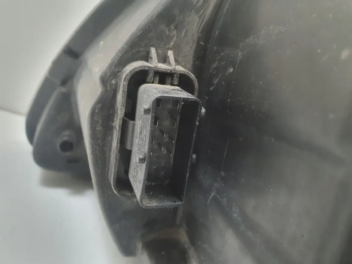 Saab 9-3 II LIFT 07-11r PRZEDNIA LAMPA PRAWA PRAWY PRZÓD europa xenen