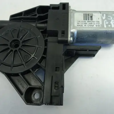 Volvo V40 II SILNICZEK PRZEDNIEJ SZYBY prawy przód