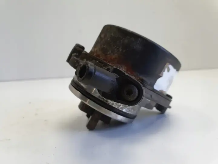 BMW E87 2.0 D POMPA WAKUM VACUM