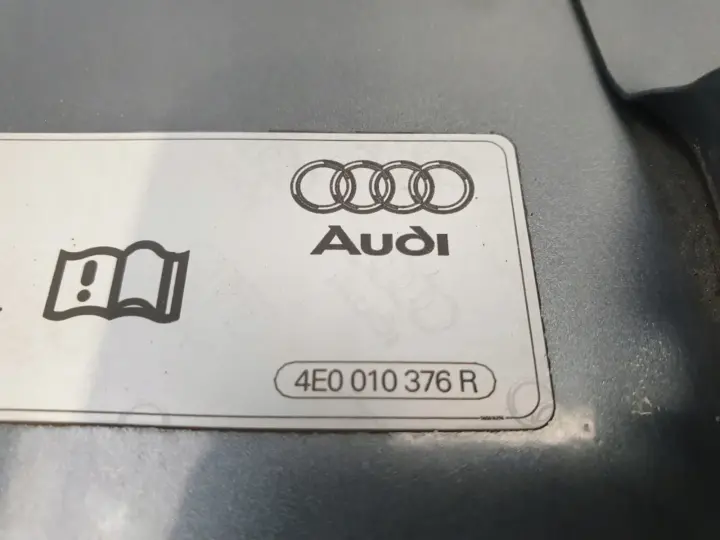 Audi A4 B7 diesel KLAPKA WLEWU PALIWA LX7Z