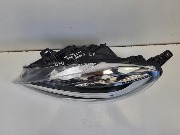Volvo V40 II XC40 LIFT PRZEDNIA LAMPA LEWA lewy przód FULL LED 31420443