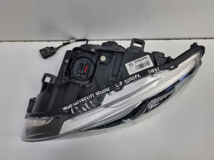 Volvo S60 II V60 LIFT PRZEDNIA LAMPA LEWA lewy przód XENON skrętna 31420261