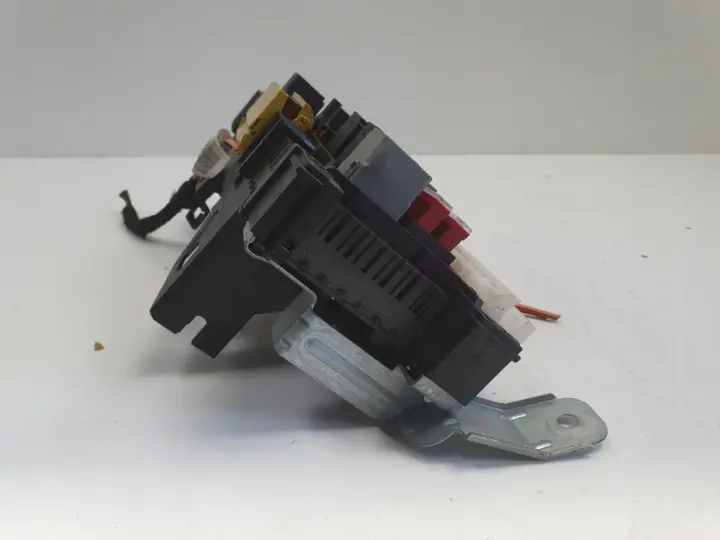 Mercedes W212 SKRZYNKA BEZPECZNIKÓW Moduł