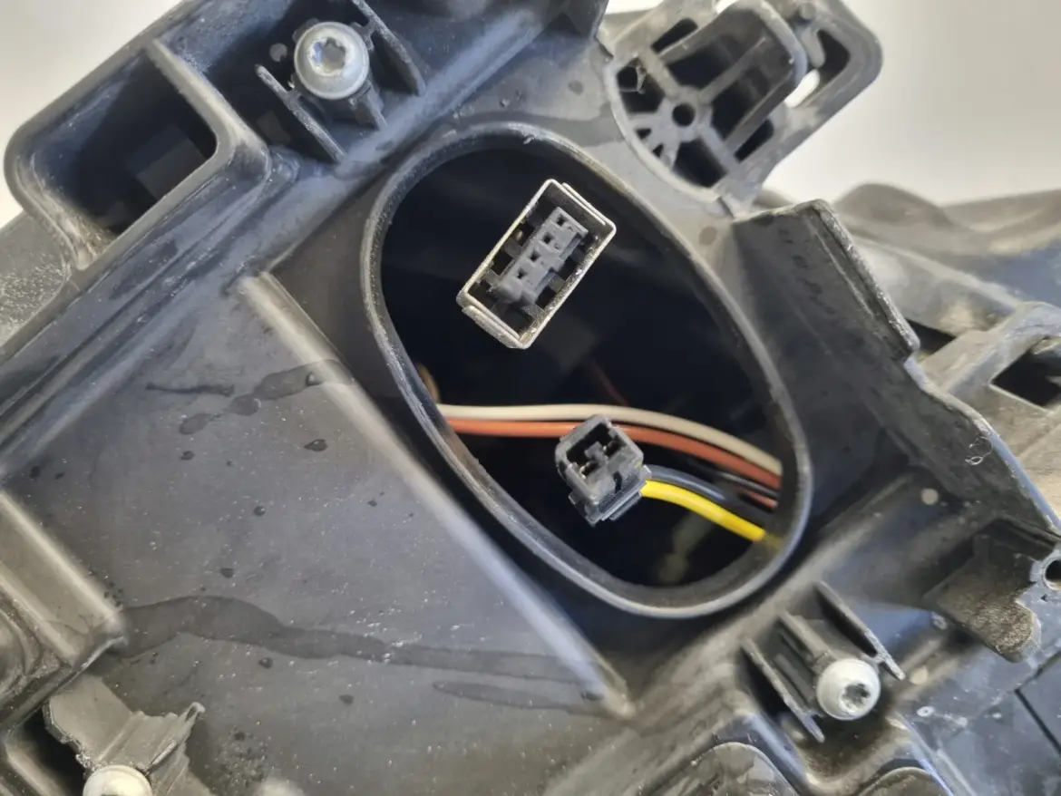 Volvo S80 II V70 III XC70 II PRZEDNIA LAMPA PRAWA PRAWY PRZÓD 31214348