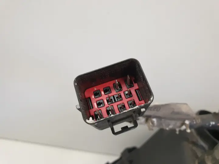 Volvo S60 I V70 II LIFT PRZEDNIA LAMPA PRAWA przód