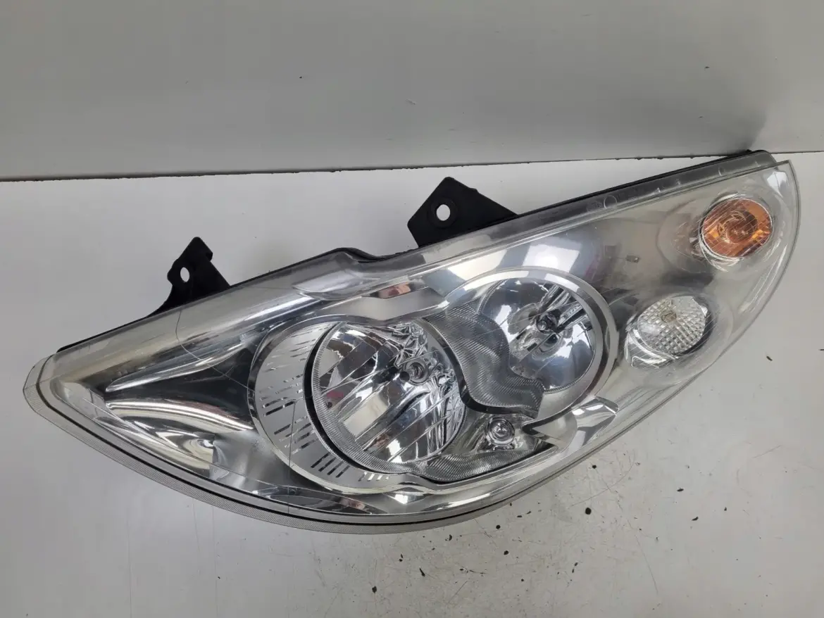 Renault Master III Opel Movano B PRZEDNIA LAMPA LEWA lewy przód 260600049R