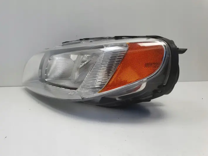 Volvo S80 II V70 III 07-13r PRZEDNIA LAMPA LEWA lewy przód EUROPA 31214351