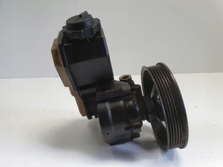 Opel Vectra B 1.6 16V POMPA WSPOMAGANIA 90495957