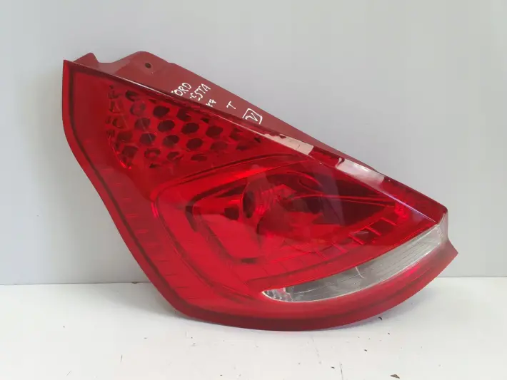 Ford Fiesta VII MK7 08-12r TYLNIA LAMPA LEWA LEWY TYŁ kierowcy 8A61-13405-A