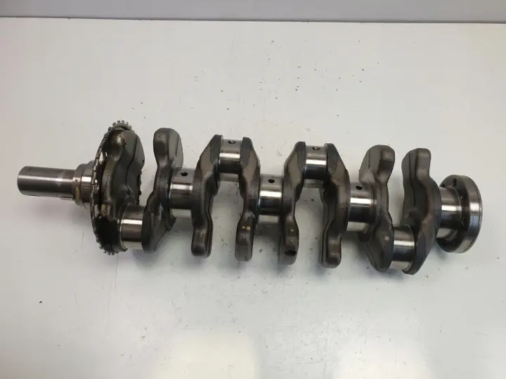 Toyota Avensis T27 2.0 D4D WAŁ KORBOWY