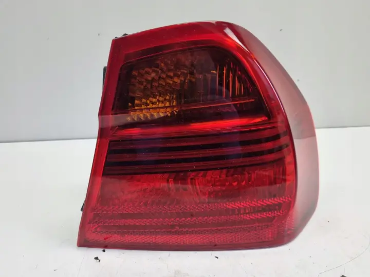 BMW E90 04-08r TYLNIA TYLNA LAMPA PRAWA prawy tył 6937458