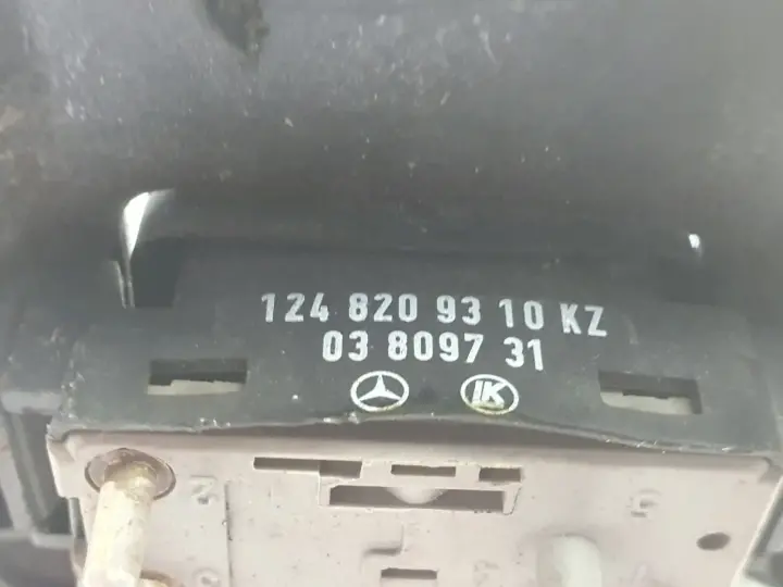 Mercedes W124 PRAWY WŁĄCZNIK SZYB Przełącznik panel przód 1248209310 KZ