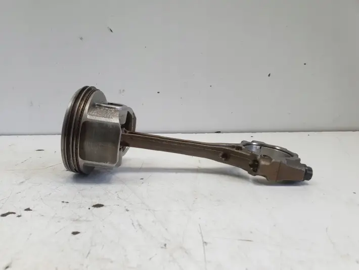 Toyota Yaris III 1.5 H HYBRID TŁOK KORBOWÓD 1NZ