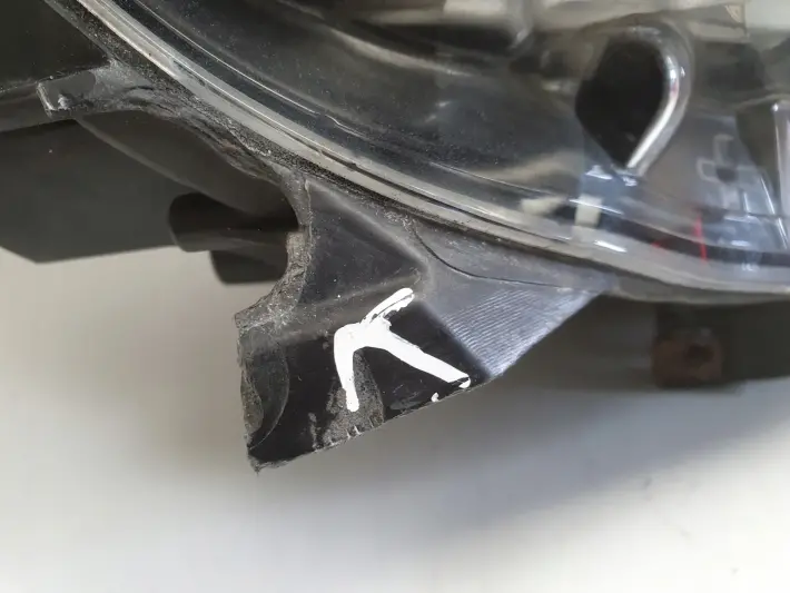 Opel Astra J IV PRZEDNIA LAMPA PRAWA prawy przód anglik Ciemny klosz