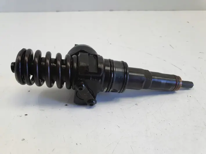 VW Passat B5 1.9 TDI POMPOWTRYSKIWACZ wtrysk 038130073BA
