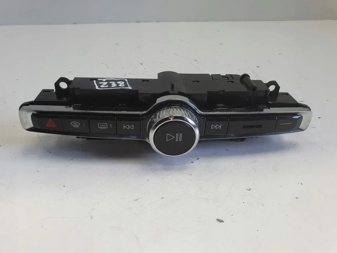 Volvo XC60 II PANEL STEROWANIA RADIEM RZEŁĄCZNIK P31398845