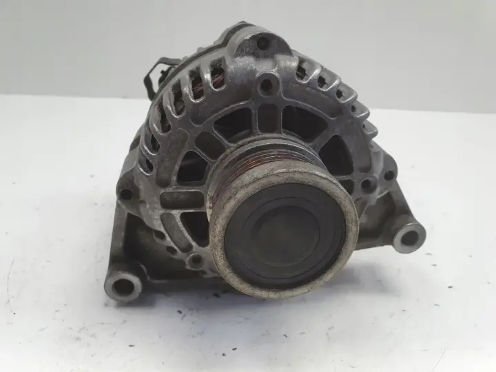 Opel Astra IV J 1.4 T turbo ALTERNATOR 13581885 100A