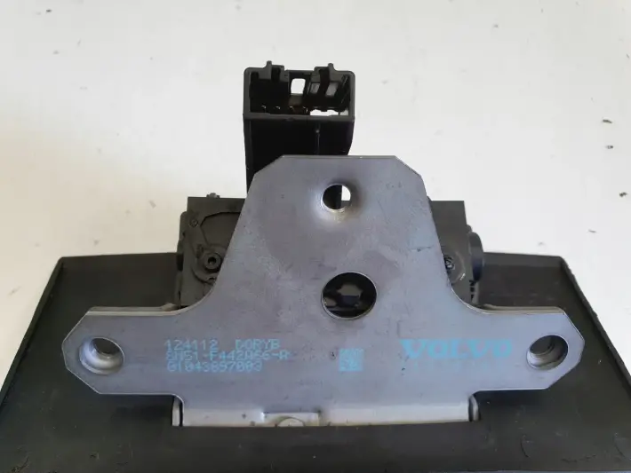Volvo VOLVO V60 I S60 II ZAMEK KLAPY BAGAŻNIKA 31335045 8N51-F442A66-AC