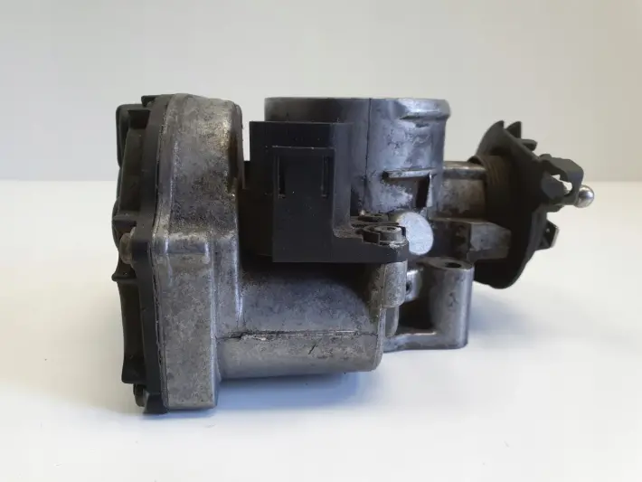 Audi A4 B5 1.8 T turbo PRZEPUSTNICA 058133063M