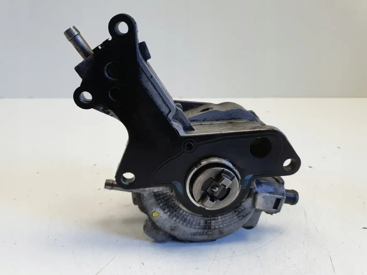 VW Caddy III 2.0 SDI POMPA VACUM wakum 561005310