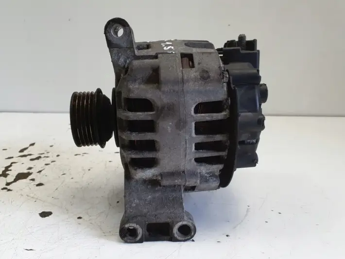 Mercedes W169 1.5 8V ALTERNATOR valeo A2661540802 90A