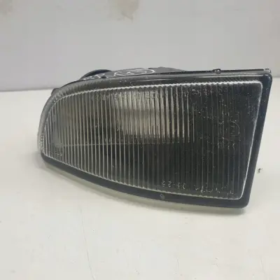 Toyota Avensis I T22 LEWY PRZEDNI HALOGEN przód