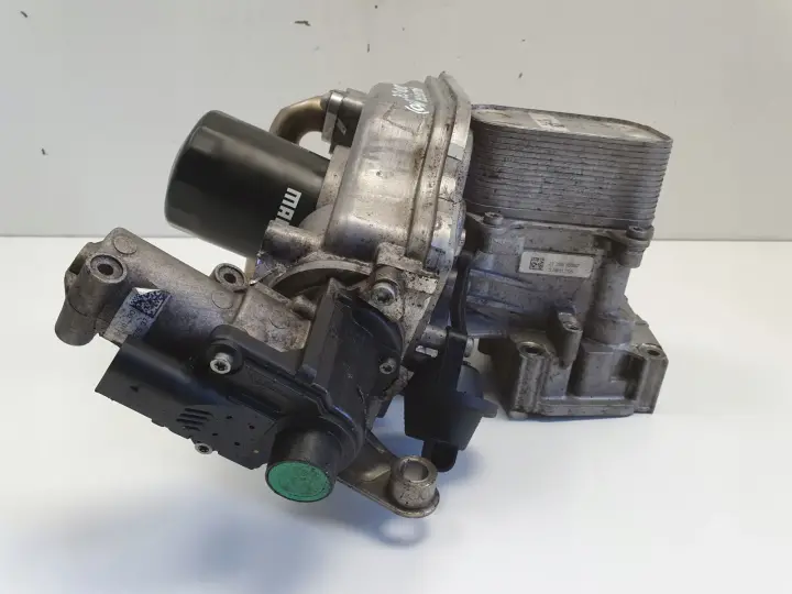 VW Transporter T5 2.0 TDI BiTDI CFC PODSTAWA FILTRA OLEJU Chłodnica