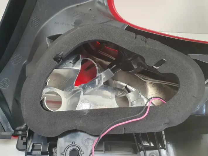 Volvo V40 II 12-16r TYLNIA TYLNA LAMPA LEWA lewy tył 31395844