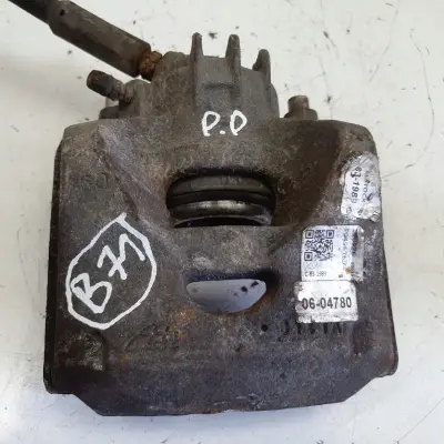 Peugeot Partner I PRZEDNI ZACISK HAMULCOWY prawy przód PASAŻERA