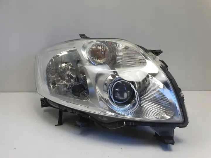 Toyota Auris I 06-09r PRZEDNIA LAMPA PRAWA prawy przód EUROPA 81110-02470