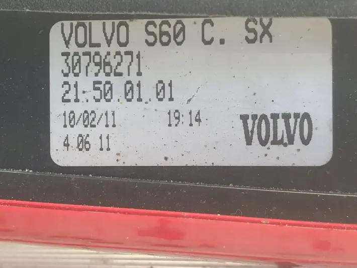 Volvo S60 II TYLNA LAMPA LEWA lewy tył kierowcy w klapę 30796271