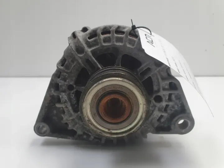 Hyundai i30 1.6 CRDI ALTERNATOR 37300-2A600 valeo