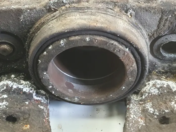 Volvo XC90 I PRZEDNI ZACISK HAMULCOWY lewy przód Kierowcy L.P 30657303 959