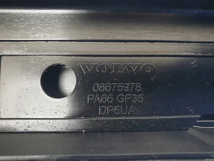 Volvo V70 III XC70 II 2.4 D5 POKRYWA ZAWORÓW 31256168