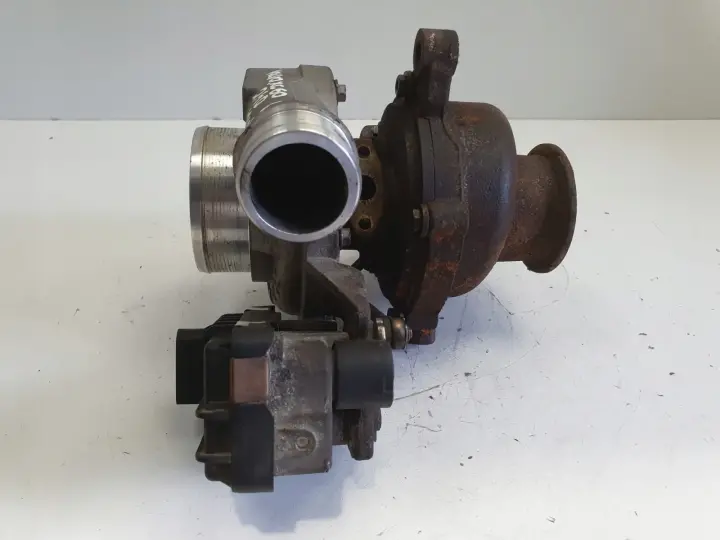 Volvo XC60 2.4 D D5 TURBOSPRĘŻARKA turbo 31219857