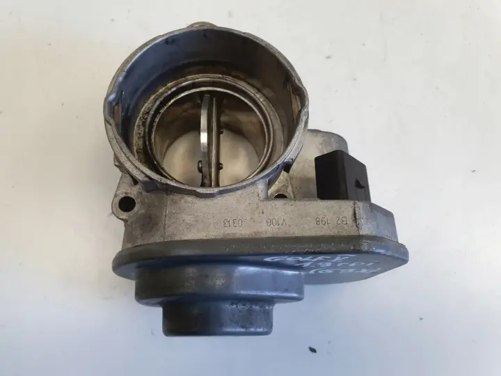 VW Golf V 1.9 TDI PRZEPUSTNICA 038128063G