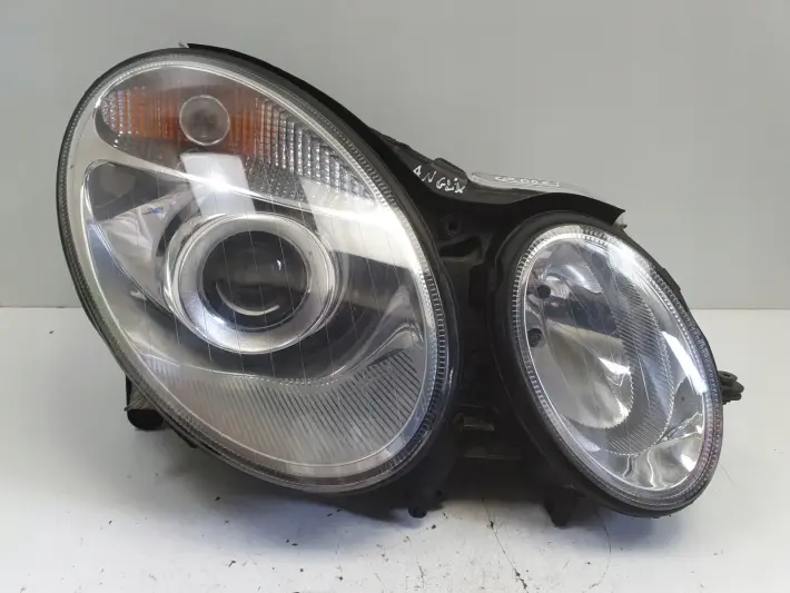 Mercedes W211 02-06 PRZEDNIA LAMPA PRAWA prawy przód anglik 154360-00