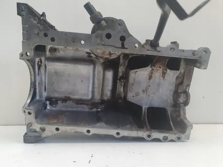 Hyundai i30 1.4 1.6 16V MISKA OLEJOWA oleju 21135-2B000