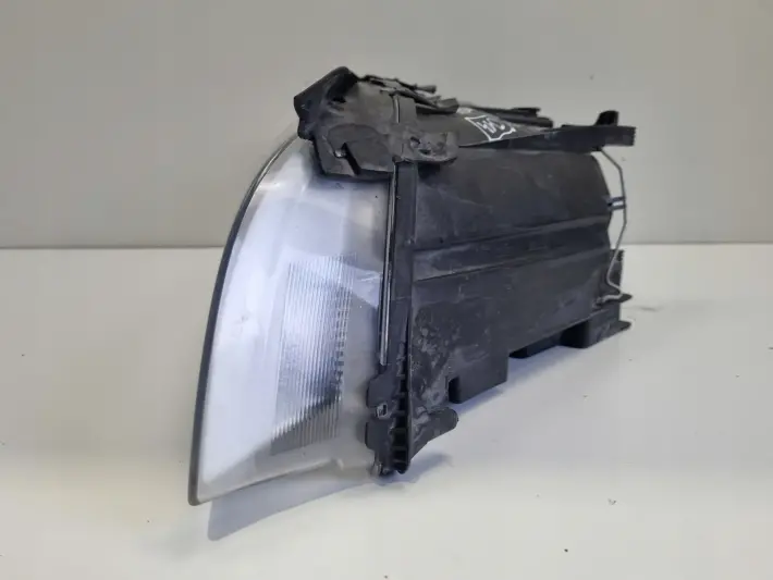 Volvo V70 III XC70 PRZEDNIA LAMPA PRAWA PRAWY PRZÓD XENON SKRĘTNY 31383541