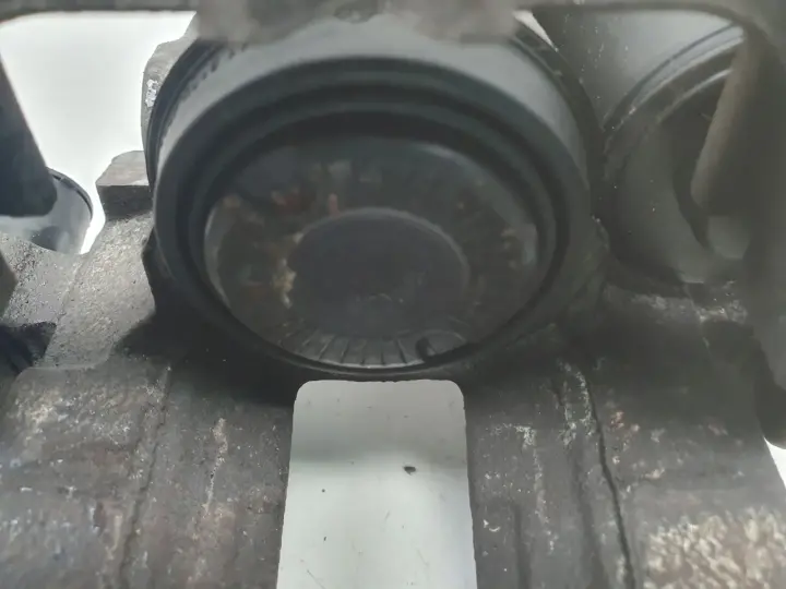 Volvo V60 XC60 II TYLNY ZACISK HAMULCOWY prawy tył P32301468